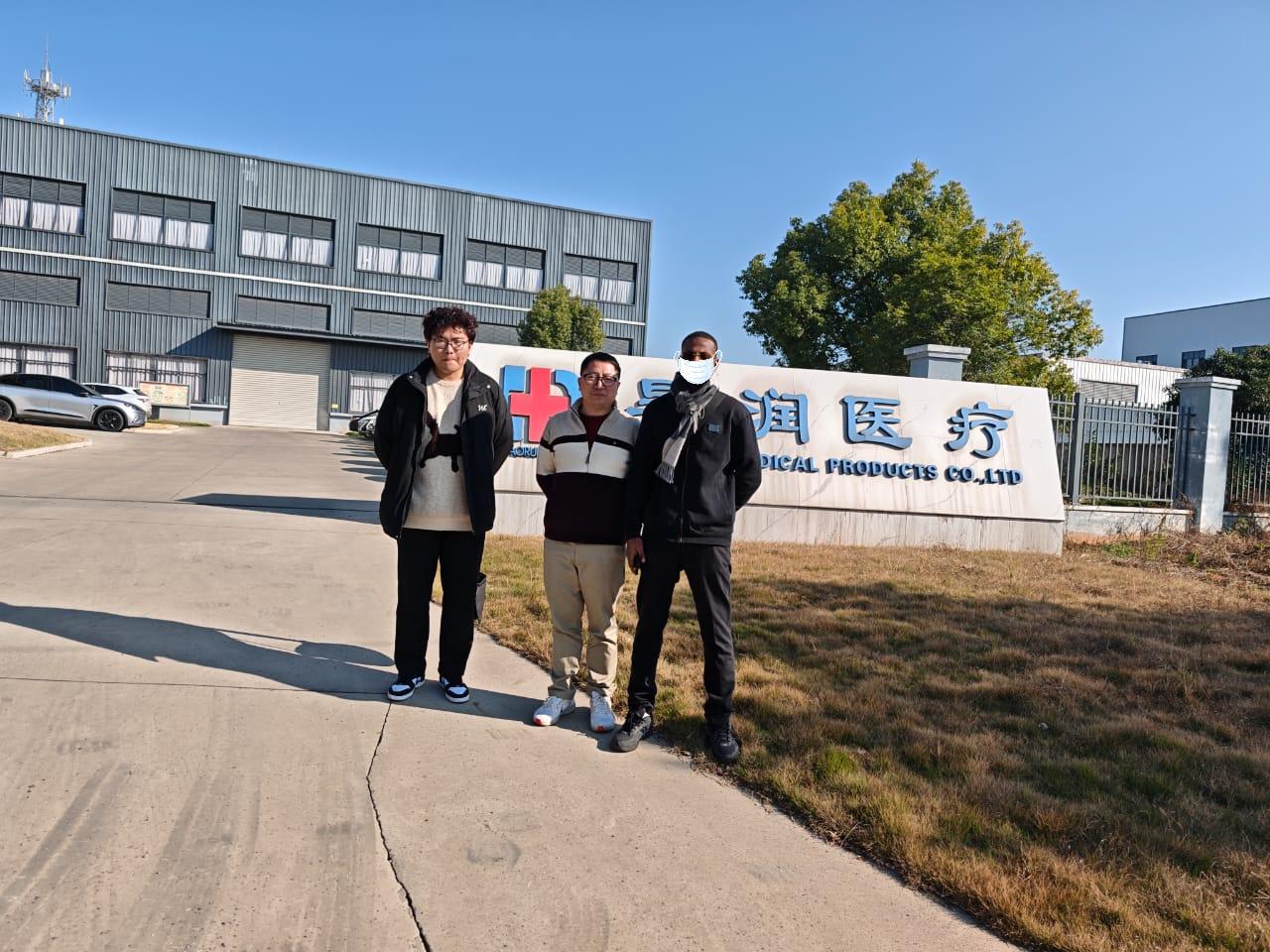 Afrika-klient besöker vår fabrik den 15 december 2025: Främjar djupgående samarbetspotential