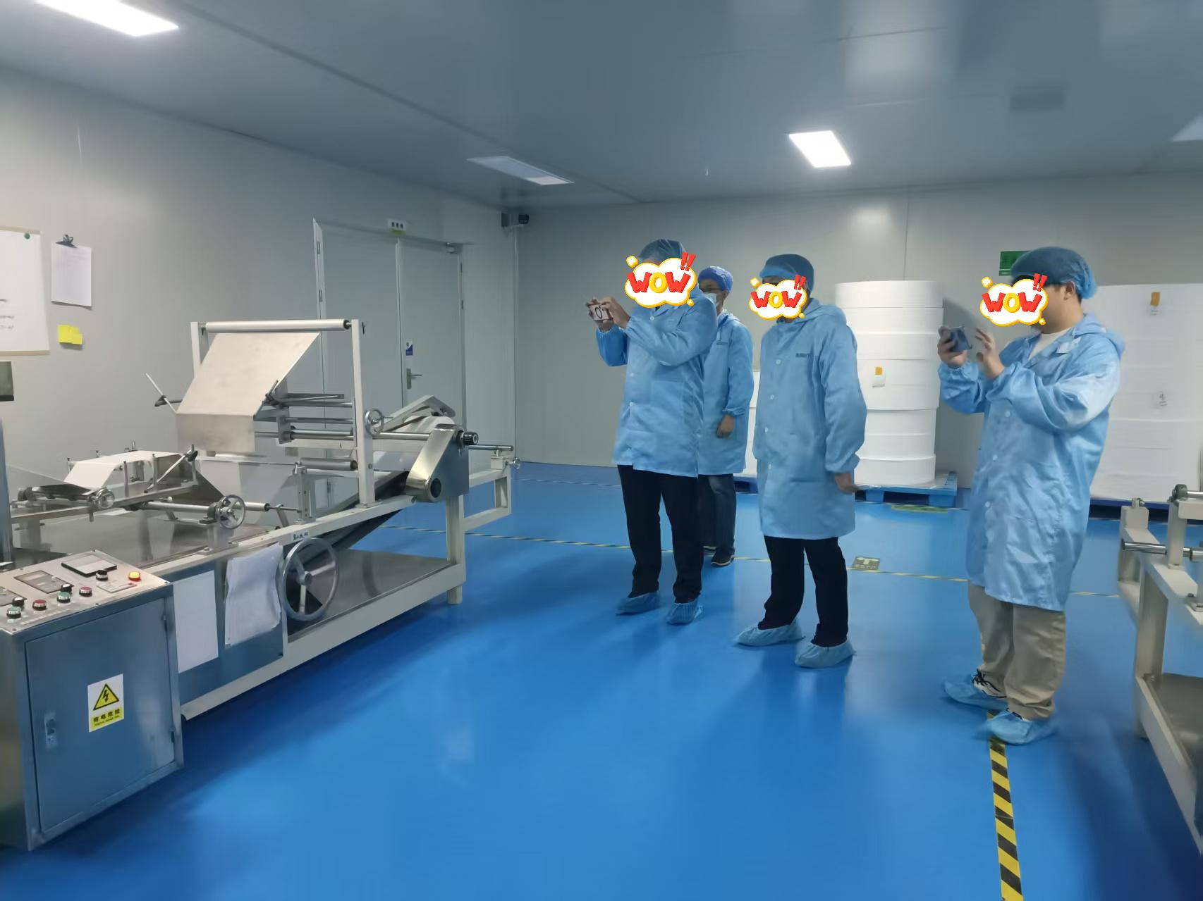 European Large Animal Health Products-distributörens inköpsdirektör besöker vårt företag för inspektion och förhandling